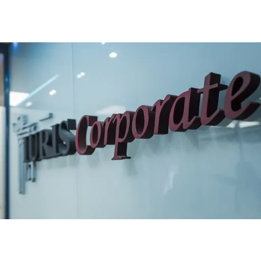 Iuris Corporate: tarjetas digitales adaptadas a la normativa legal