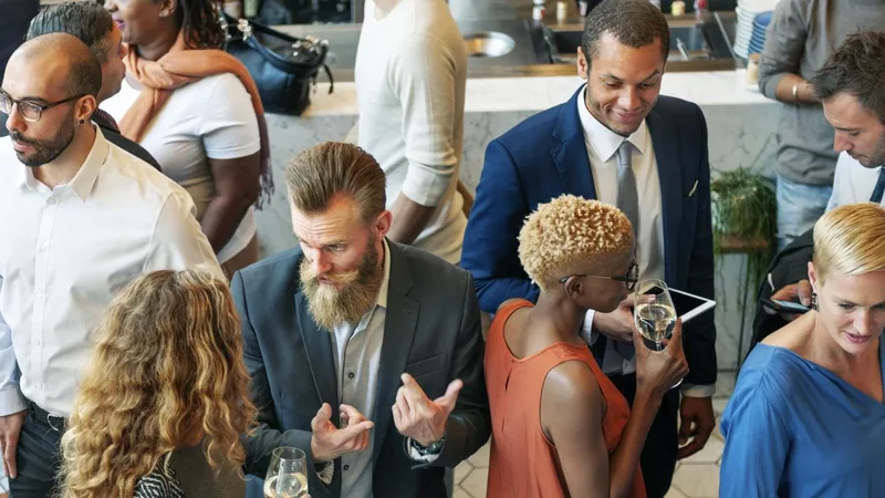 How to Develop a Network of 100 Contacts in 12 Months